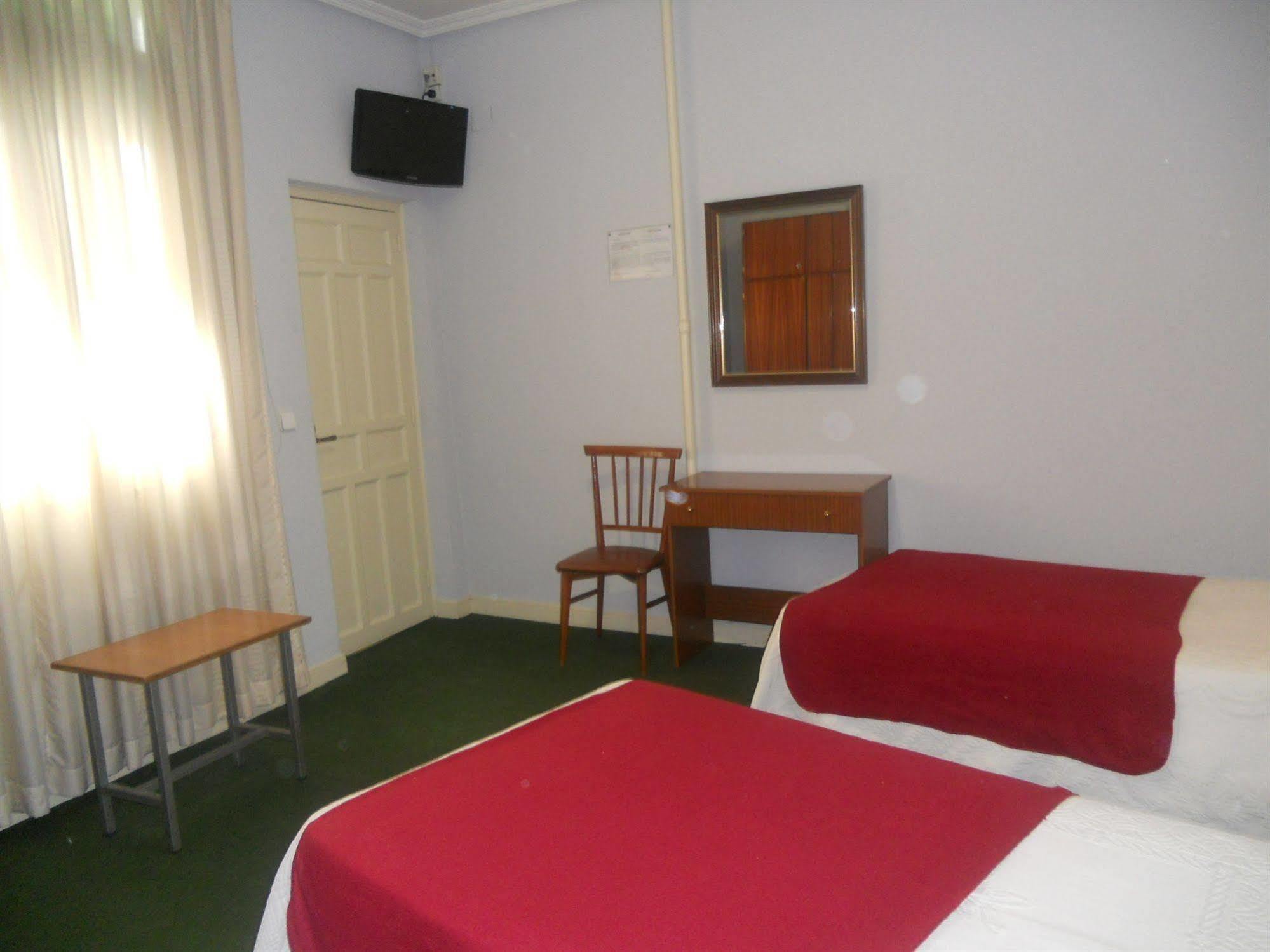 Hostal Olga Мадрид Экстерьер фото